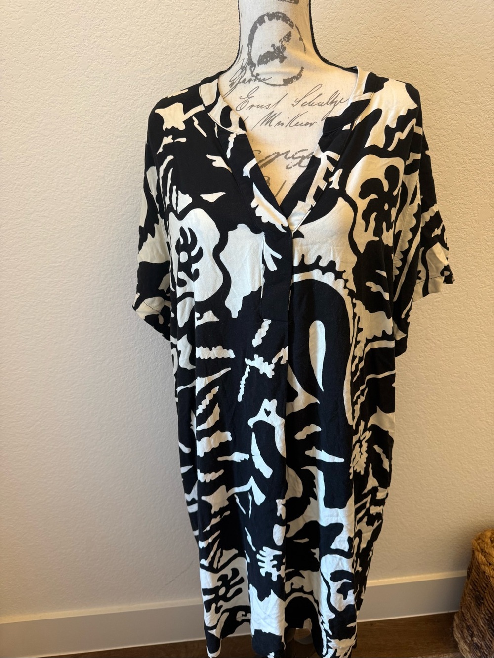 H&M Black and Cream V Nexk Floral Tunic